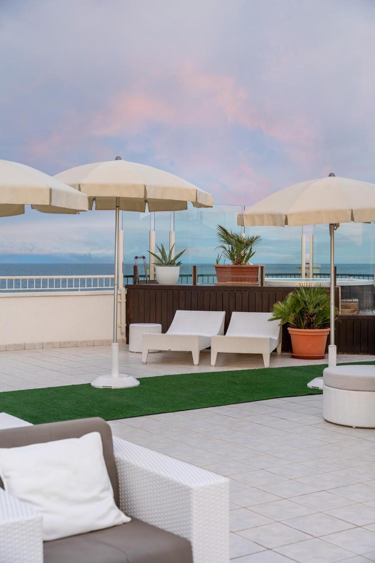 Hotel Ca' Bianca Riccione Eksteriør billede